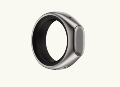 Le Stream Ring se porte sur l'index de l'utilisateur et résiste à la pluie et au lavage des mains. (Source de l'image : Sandbar)