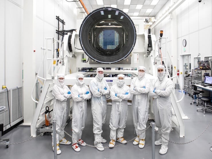 La caméra LSST montée sur le Simonyi Survey Telescope pèse 2800 kg et utilise des filtres de 75 cm pour imager le ciel nocturne depuis l'ultraviolet jusqu'au proche infrarouge. (Source de l'image : SLAC National Accelerator Laboratory)