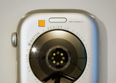 Des photos récentes montreraient un prototype de la Apple Watch Series 10 avec un capteur supplémentaire. (Source de l'image : @StellaFudge)