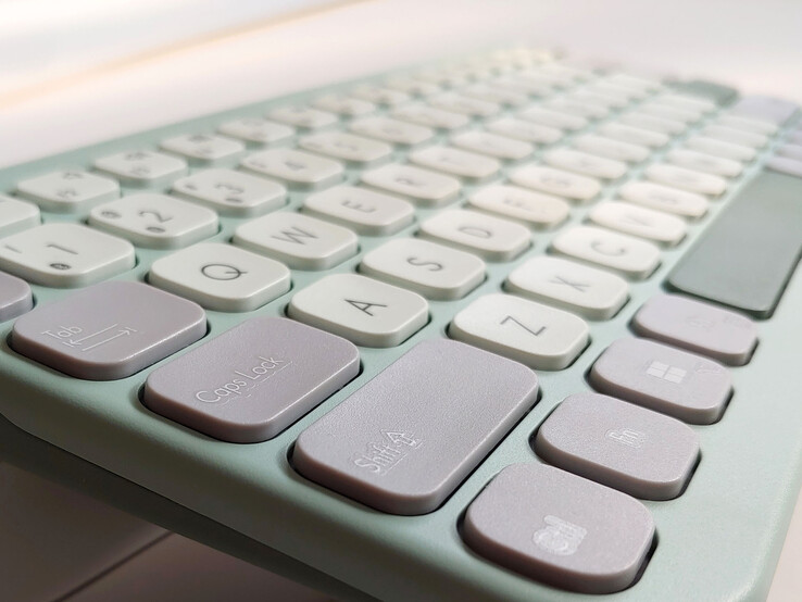 Les touches concaves favorisent la précision. (Source de l'image : Notebookcheck)