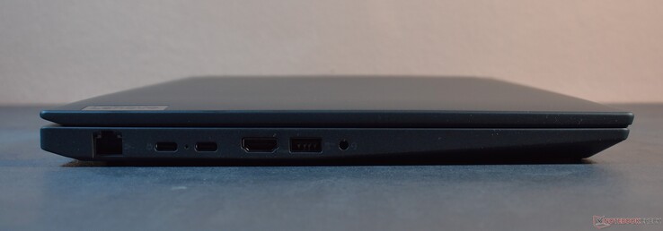 gauche : RJ45-Ethernet, USB4, USB C 3.1 Gen 2, HDMI 2.1, USB A 3.1 Gen 1, 3.5mm Audio