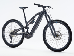 Le Decathlon Rockrider E-FEEL 900S Team Edition est un eMTB à suspension intégrale. (Source de l&#039;image : Decathlon)