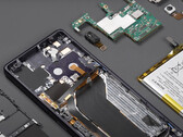 Le Xperia 1 IV est relativement modulaire une fois que vous avez retiré son panneau arrière collé. (Image source : WekiHome)