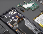 Le Xperia 1 IV est relativement modulaire une fois que vous avez retiré son panneau arrière collé. (Image source : WekiHome)