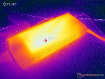 L'adaptateur CA peut atteindre plus de 47°C en cas d'utilisation prolongée de charges exigeantes