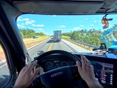 Un utilisateur de Reddit a construit une installation SimRacing complète dans son camion.