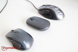 De bas en haut : Souris Bluetooth Noname, Logitech MK470, MX518 classique usée