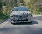 Après les premières esquisses, la nouvelle Audi A2 e-tron se montre maintenant sous sa véritable forme en tenue de camouflage lors d'essais sur glace et sur neige dans le nord de la Suède et dans la soufflerie