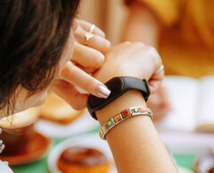 Bee propose un bracelet d'intelligence artificielle économique doté de deux microphones. (Source de l'image : Bee)