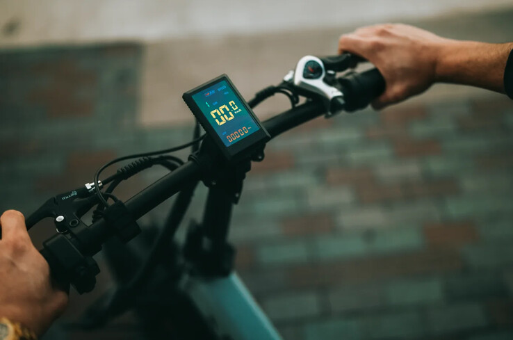 Le vélo électrique PVY Z20 PLUS est équipé d'un écran LCD couleur. (Source de l'image : PVY ebike)