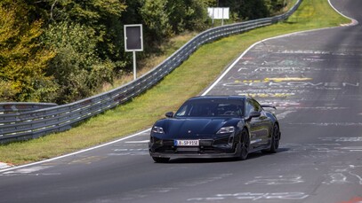 Le prototype Porsche Taycan détruit le temps de piste de la Tesla Model S Plaid sur le Nürburgring (Image Source : Porsche)