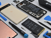iFixit a considéré le Pixel 6 Pro comme un " sac mixte " en matière de réparabilité. (Image source : iFixit)