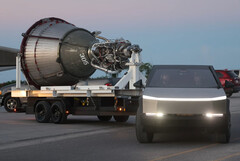 Les prouesses de remorquage du Cybertruck ont été présentées en avant-première à la base stellaire de SpaceX au Texas. (Source de l&#039;image : Stargazer sur YouTube)