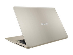 En test : l'Asus VivoBook S14 S410UQ. Modèle de test aimablement fourni par Computer Upgrade King.