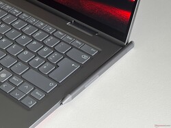 Le stylo peut maintenant être fixé à l'étui par aimantation.
