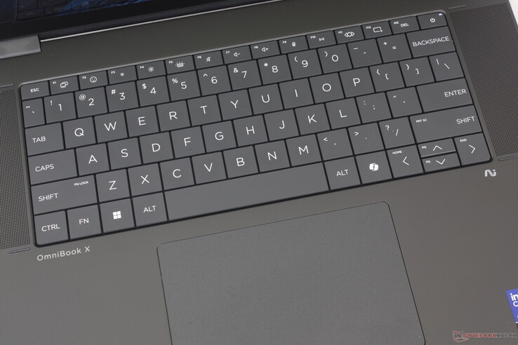 Nouvelle conception du clavier avec un espace plus étroit entre chaque touche et une course généralement moins profonde