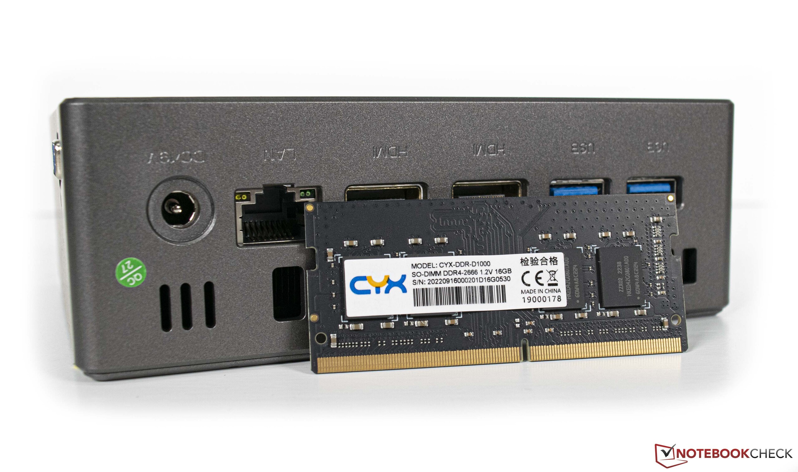 Test du NiPoGi CK10 Intel Core i7-10810U : petit PC de bureau avec trois  emplacements SSD - Notebookcheck.fr