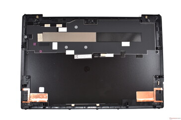 Lenovo Z13 : le couvercle inférieur est en plastique dans la version Wi-Fi
