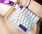 Epomaker rétrécit le clavier pour laisser plus de place à la souris gaming.