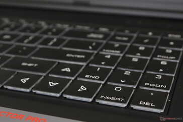 Le Numpad et les touches fléchées sont légèrement plus étroits que les touches principales du clavier QWERTY