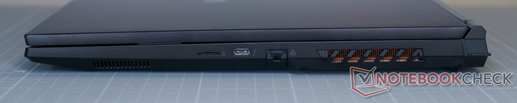 lecteur de cartes microSD ; USB-C 3.2 Gen2×1 (DisplayPort 1.4, Thunderbolt 4) ; port RJ45 (LAN)