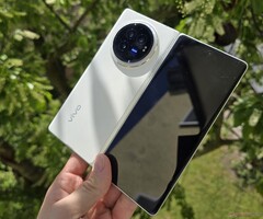 Le Vivo X Fold 5 sera plus léger que le Vivo X Fold 3 illustré ici (image source : Notebookcheck)