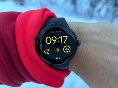 De nouvelles fonctionnalités pour la Google Pixel Watch 2 et d&#039;autres smartwatches équipées de Wear OS 4 sont attendues. (Image : Benedikt Winkel)