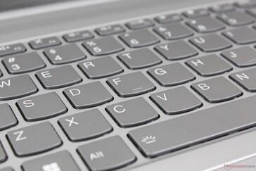 Les touches sont plus douces que celles des ordinateurs portables de bureau comme le ThinkPad ou le HP EliteBook
