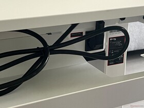 Il suffit de le brancher sur la prise intégrée.