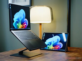 Les nouveaux PC Surface de Microsoft pourraient être lancés dans quelques semaines seulement, les modèles actuels étant illustrés.
