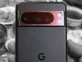 Des images live de la prise en main du Google Pixel 8 Pro ont été divulguées avant son lancement le 4 octobre. (Source de l'image : Facebook - édité)