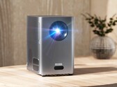 Le projecteur portable MECOOL KP1 Mini Pro offre une luminosité de 300 lumens ANSI. (Source de l'image : MECOOL)