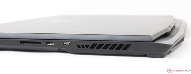 A droite : Lecteur de carte SD, 1x USB-C 3.2 avec DisplayPort, 1x USB-C 3.2 avec Thunderbolt 4 + Power Delivery + DisplayPort