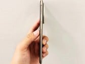 Le Huawei Mate 70 Air est plus épais d'environ un millimètre que l'iPhone Air Apple. (Source de l'image : @Rodent950)