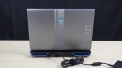 L'ordinateur portable ThunderRobot Zero est équipé d'un Intel Core i9-13900HX et d'un GPU RTX 4060 pour ordinateur portable GeForce. (Source : Zhongzheng Evaluations sur YouTube)