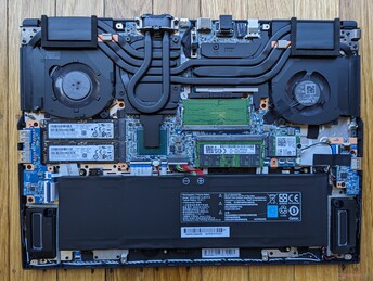 Uniwill GM6PX7X IDX pour comparaison. La solution de refroidissement est différente, mais tout le reste est presque identique