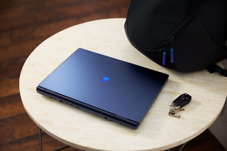 L'Alienware Aurora 16 a une épaisseur de 22,7 mm et pèse 2,57 kg. (Source de l'image : Dell)