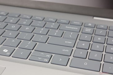 Le nouveau pavé numérique utilise l'espace perdu sur l'Inspiron 16 Plus 7640 de l'année dernière