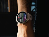 Le téléchargement de la version 19.18 du logiciel peut être déclenché manuellement en appuyant sur "Vérifier les mises à jour" dans le menu des paramètres de la Forerunner 965. (Source de l'image : Garmin)