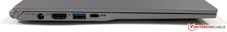 A gauche : Alimentation, HDMI 2.0b, USB-A (3.2 Gen.2), USB-C (USB 4/Thunderbolt 4, PowerDelivery, DisplayPort 1.4a)