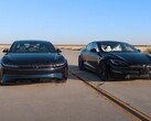 Le face-à-face ultime des voitures électriques : la Lucid Air, 250 000 $, affronte la Tesla Model S Plaid, 111 000 $. (Source de l'image : Edmunds Cars via YouTube)