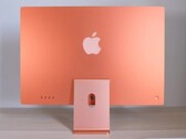 Après que des rapports sur des iMacs tordus aient fait surface, Macrumors a remarqué que son unité de test présentait également ce défaut. (Image : Macrumors)