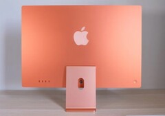 Après que des rapports sur des iMacs tordus aient fait surface, Macrumors a remarqué que son unité de test présentait également ce défaut. (Image : Macrumors)