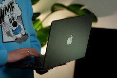 Apple devrait proposer le MacBook Pro avec au moins 16 Go de mémoire vive lors de sa mise à jour M4. (Source de l'image : Romancev768)