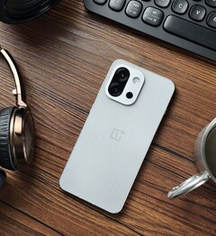 Le OnePlus 13T n'est équipé que de deux caméras arrière, mais cela pourrait changer sur le 15T (Source d'image : Flying Bun sur Weibo)