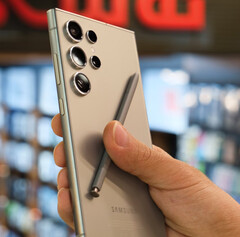 Le Galaxy S24 Ultra sera probablement l'un des premiers appareils à recevoir la version bêta de One UI 7. (Source de l'image : Zana Latif - Unsplash)