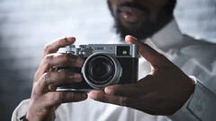 Le Fujifilm X100V a beaucoup à offrir, ce qui explique peut-être son incroyable demande. (Source de l&#039;image : Fujifilm)