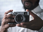 Le Fujifilm X100V a beaucoup à offrir, ce qui explique peut-être son incroyable demande. (Source de l'image : Fujifilm)
