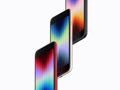 Malgré son aspect extérieur plutôt daté, l'iPhone SE 3 est doté d'une mémoire vive améliorée de 4 Go (Image : Apple)