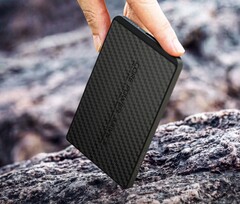 La batterie externe Core Power Bank S est presque aussi fine que l'iPhone Air d'Apple.